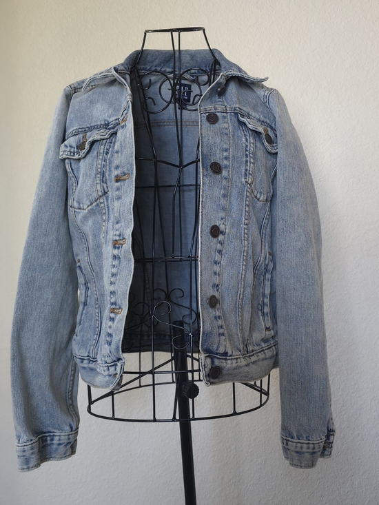 GAP Jackets & Blazers - GAP Light Blue Denim Jacket with Contrast Stitching Sz S